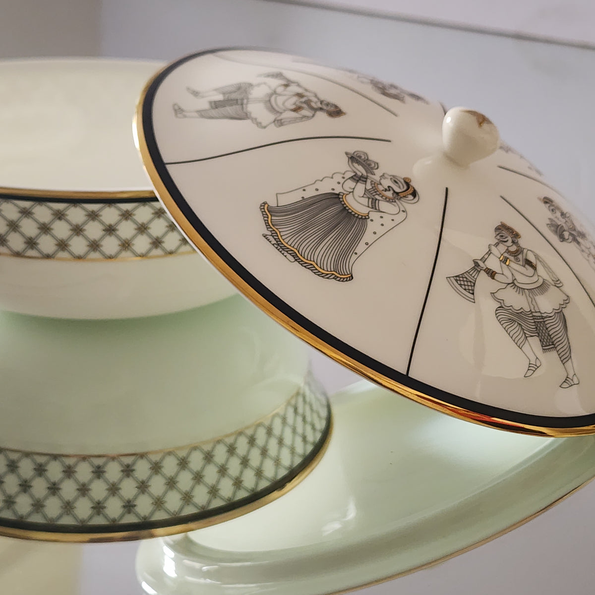 BYAH - Serving Bowl with Lid – Kaunteya